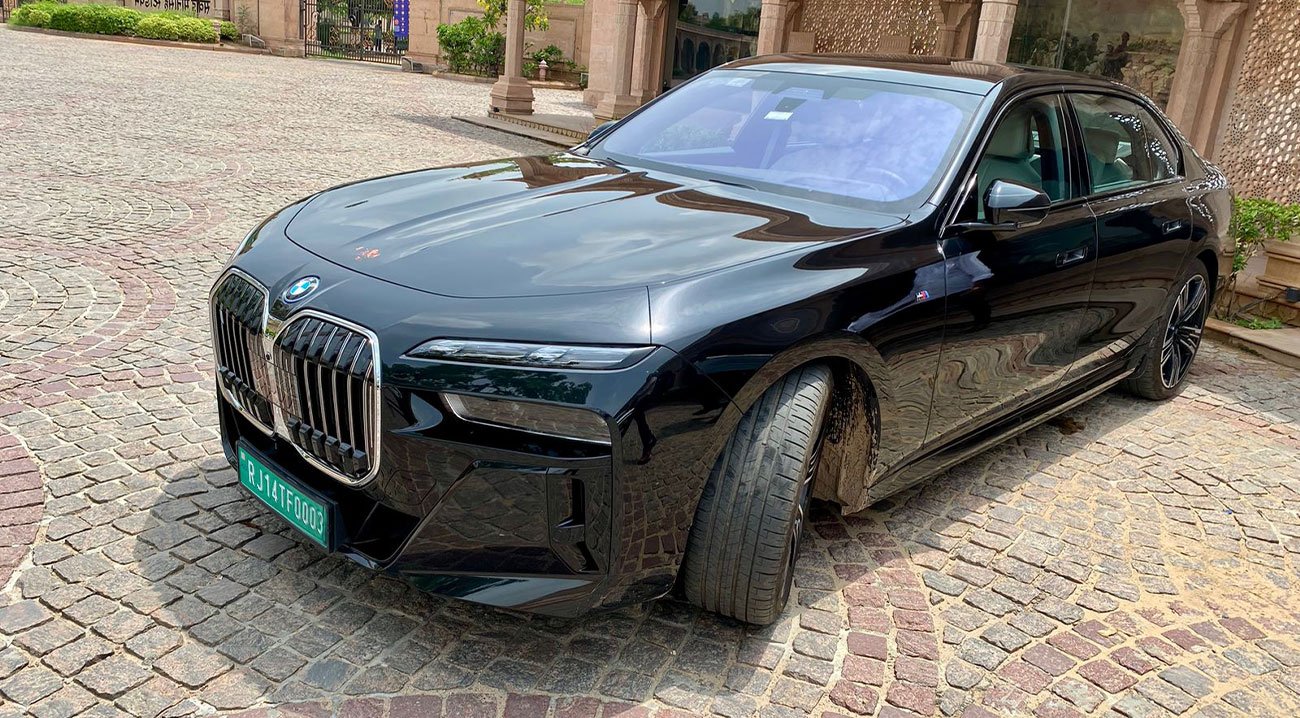 Luxury Cars for Local & Outcity Sightseeing